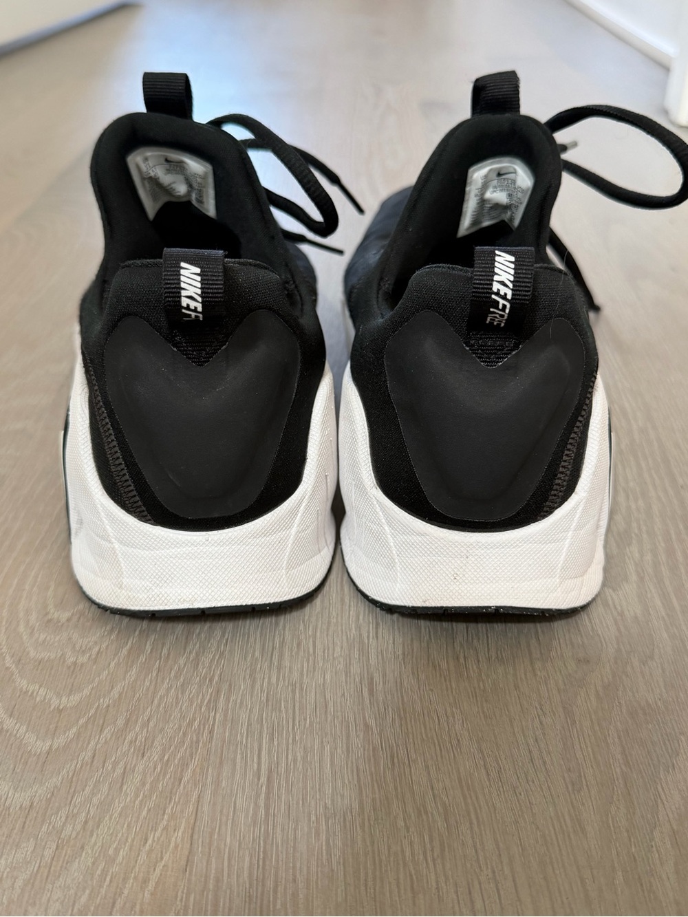 Nike Women’s Free Metcon 6 Black &  White, Size 11, EUC LIKE NEW - Picture 3 of 16